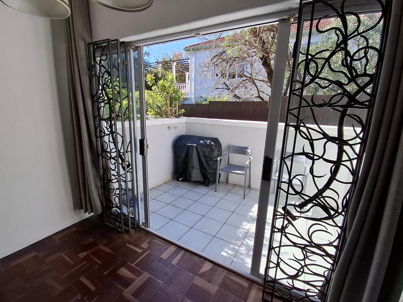 To Let 3 Bedroom Property for Rent in Vredehoek Western Cape